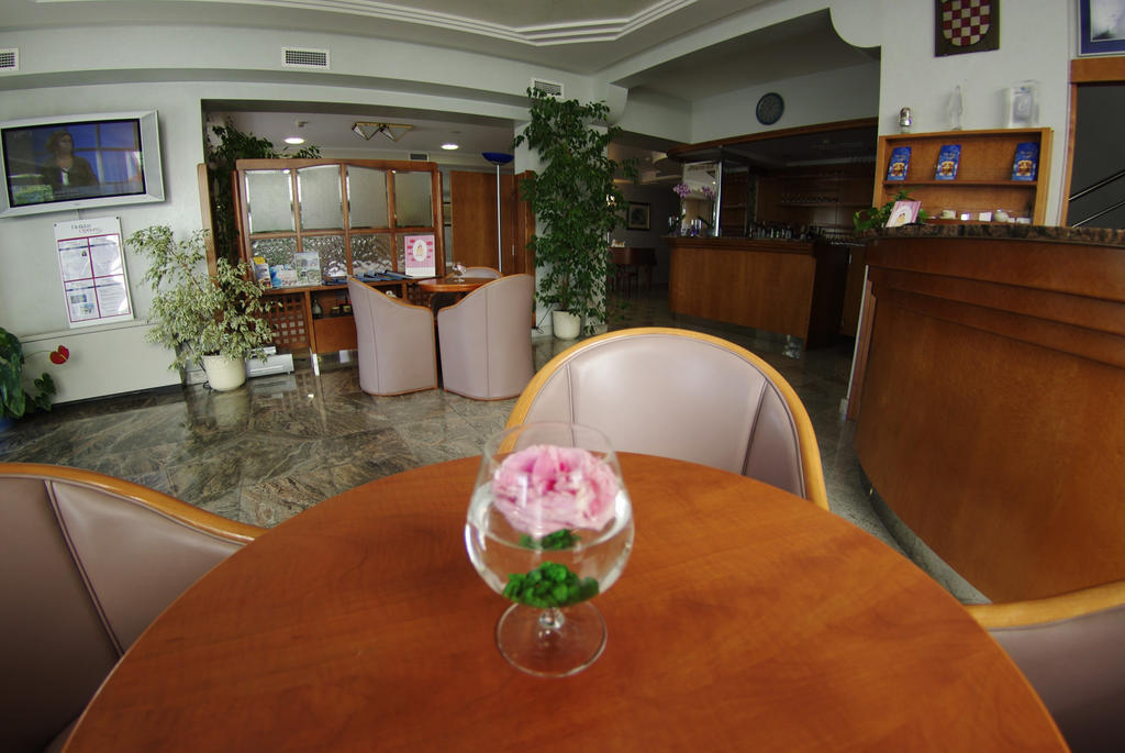 Hotel Villa Marija Tucepi Ngoại thất bức ảnh